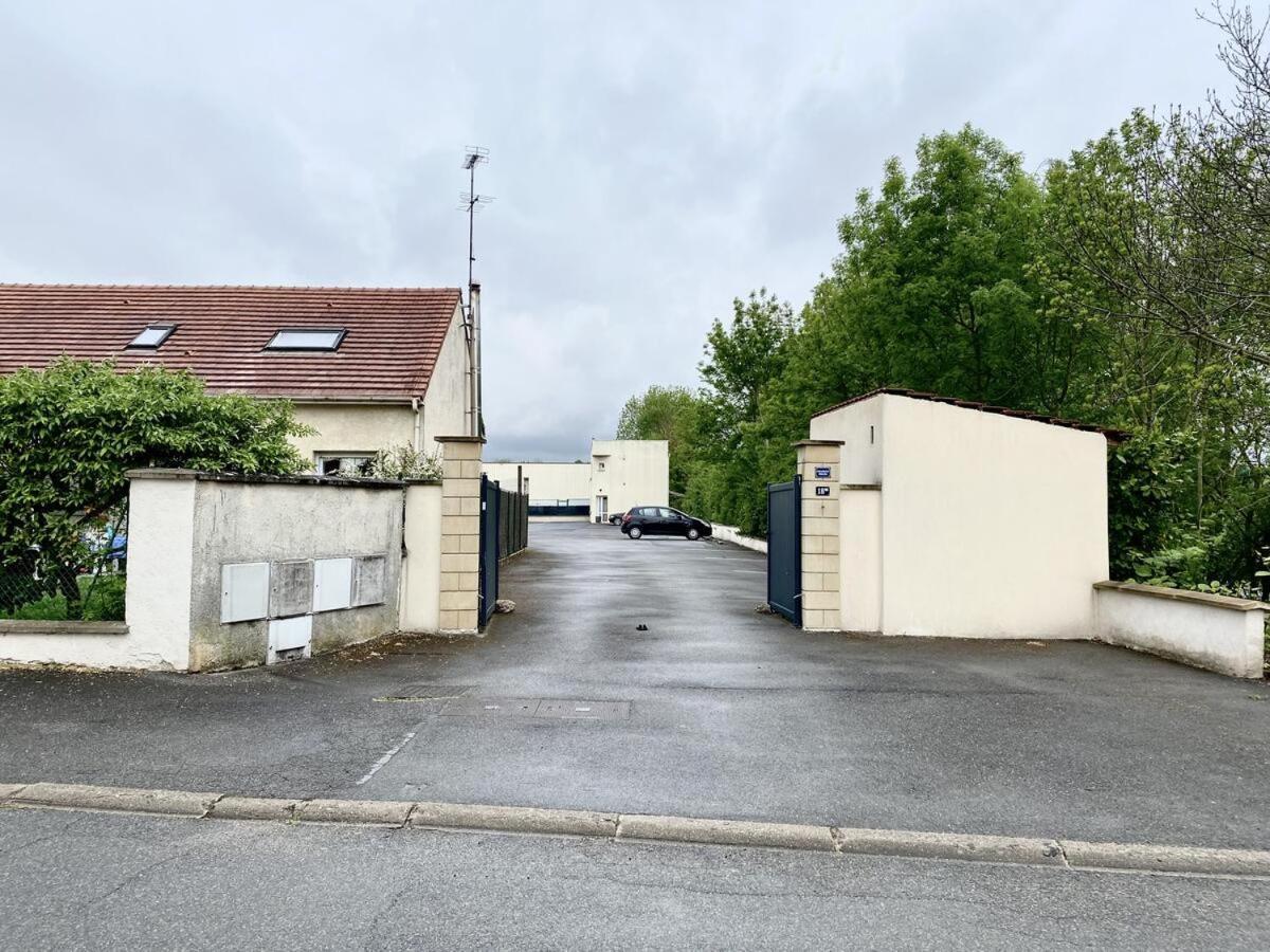 Apartment L'escale : Duplex 4 Pers. Asterix, Aeroport Roissy Cdg, Paris
