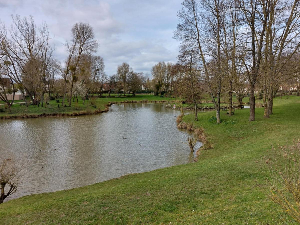 L'escale : Duplex 4 Pers. Asterix, Aeroport Roissy Cdg, Paris Apartment *